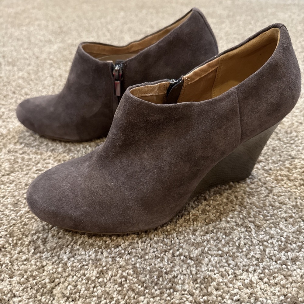 Clarks Purity Frost Gray Suede Heeled Ankle Boots, Sz US 10 M,Never Worn Orig$60